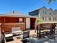 Cozy+Studio+Near+Popular+Local+Attractions