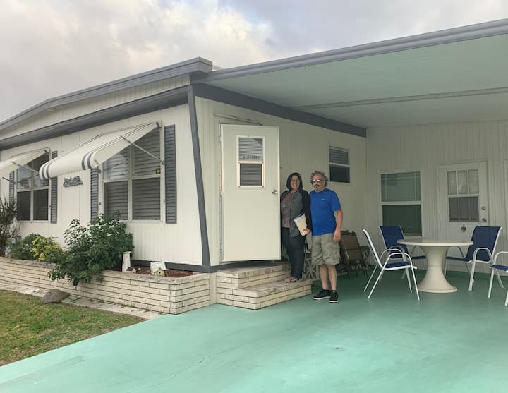 Cozy Home Close To Beach And Downtown!! - Venice, FL