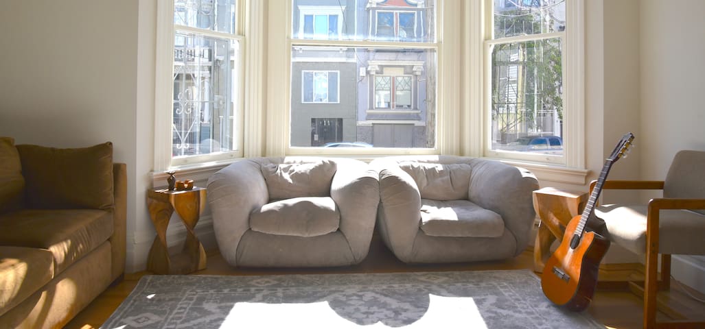 Spacious Upper Haight Condo gallery image 2