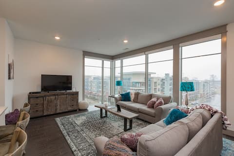 Chic 2BR Condo w/ Open Living Space | Sleeps 4!