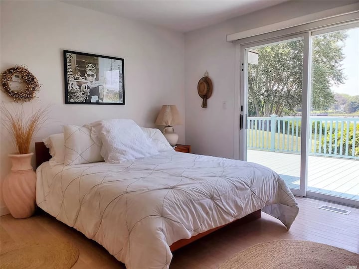 Bedroom 1 (Main House)