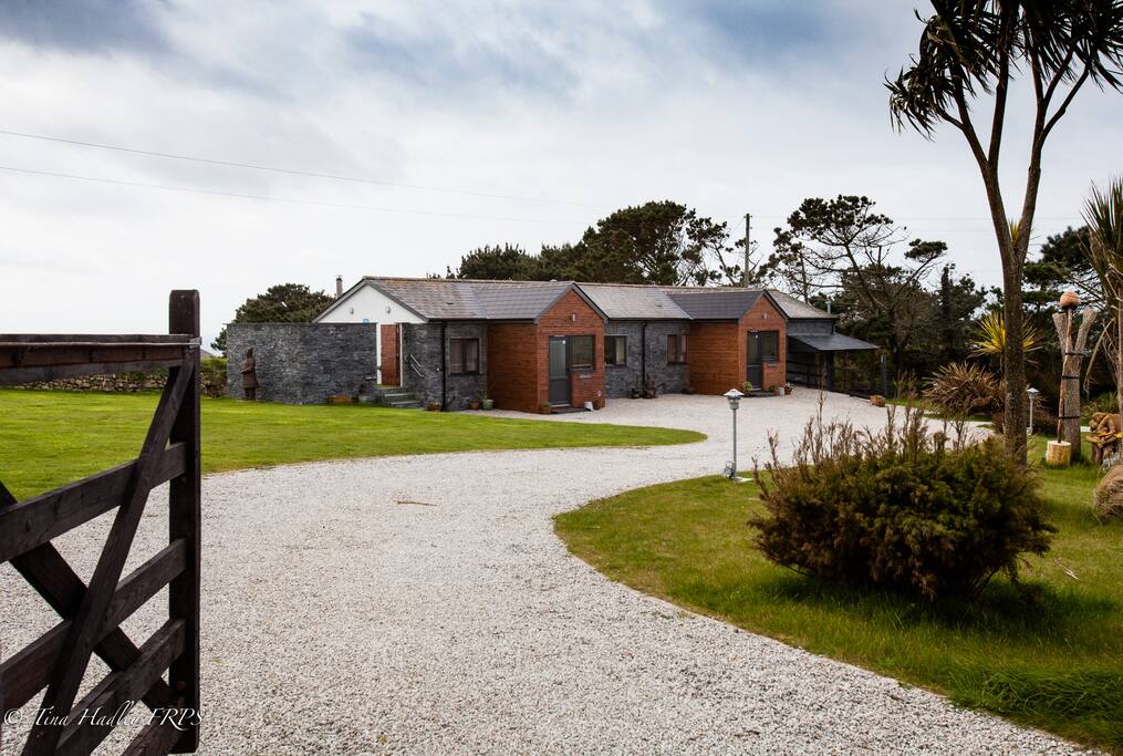 Private Entrance and Driveway / parking