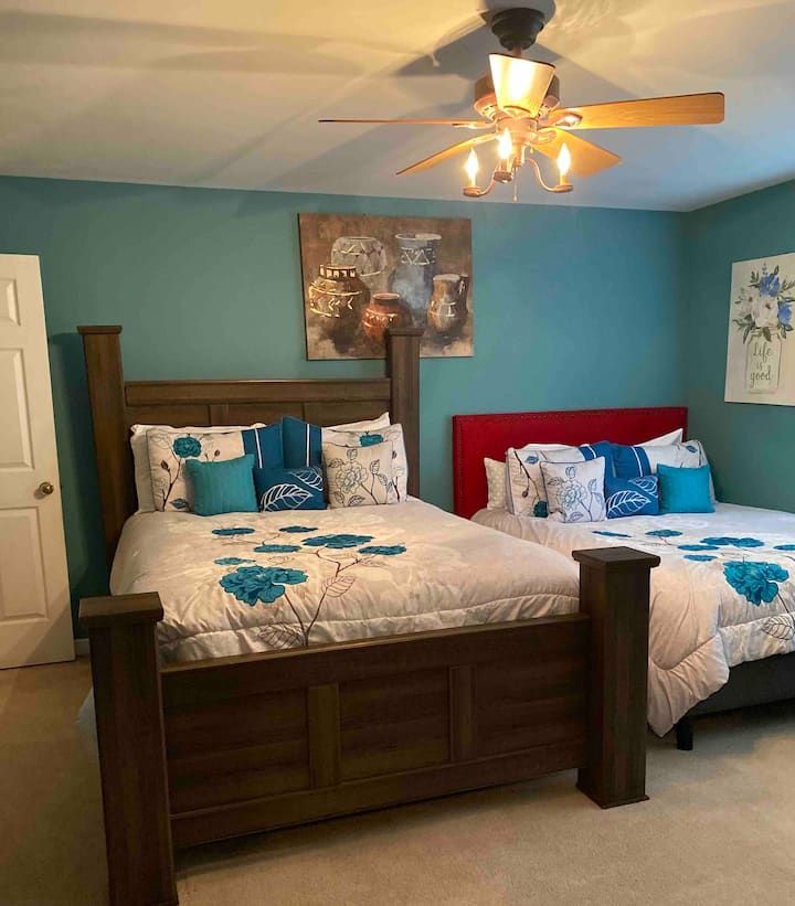 Vitanda viwili vya ukubwa wa malkia vina starehe sana 