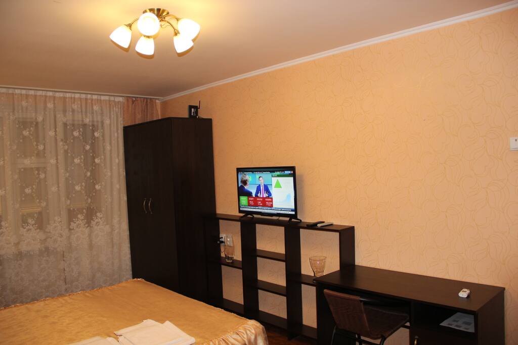 Телевизор 32", WI-FI, платяной шкаф