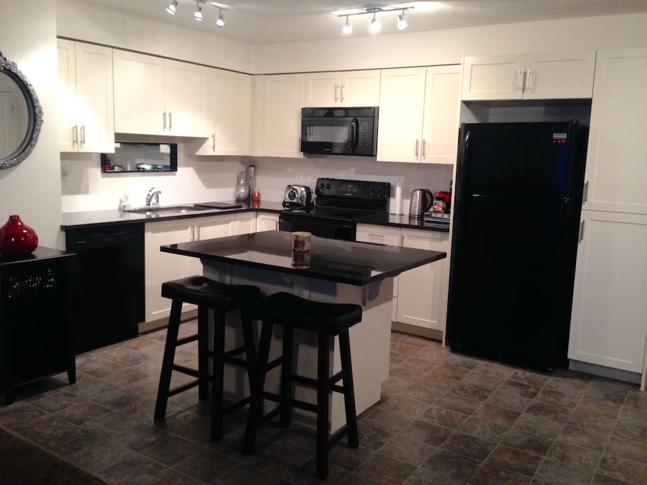 Modern, cozy full kitchen awaiting your next great meal