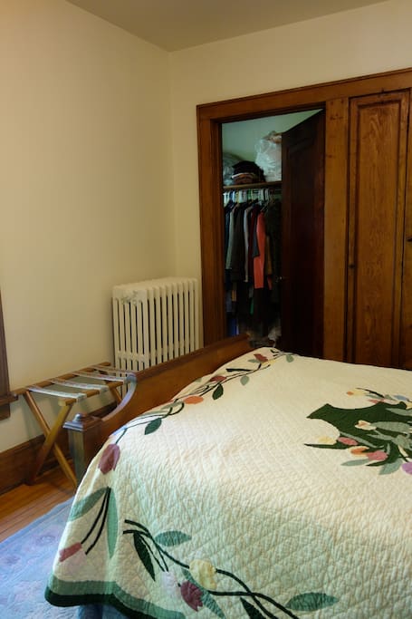 large closet, luggage rack