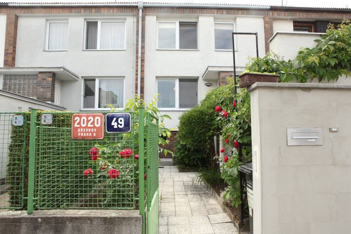 House with garden and terrace 11 min Prague Castle gallery image 4