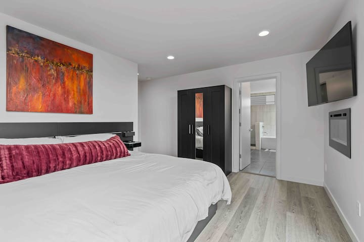 Bright New 2023 Townhome with Views gallery image 2