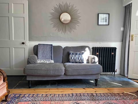 Top performing Airbnb: Lovely Cottage beside Surf Beaches & Bude Canal in Bude Stratton