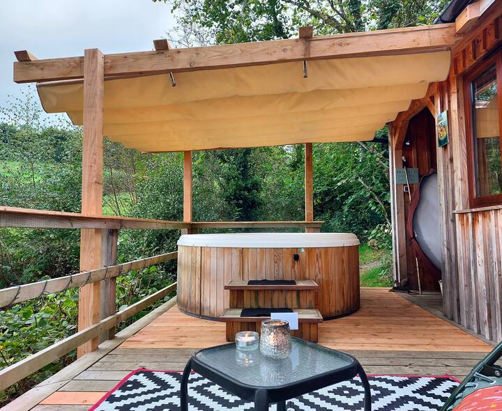 King's Cabin with covered private hot tub