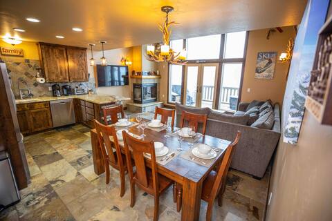 Kirkwood Mountainside Cabin w/Deck, Walk to Lifts!