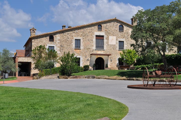 MASIA DE LUJO en el Girones