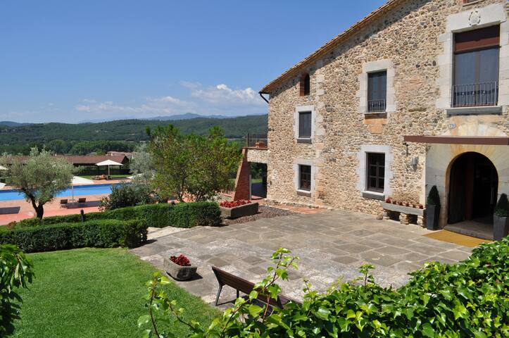 MASIA DE LUJO en el Girones gallery image 5