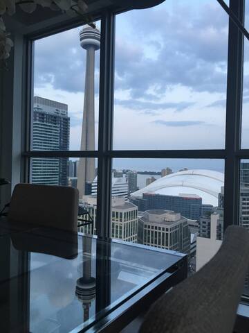 Steps to Film Festival, Centre, King West! gallery image 2