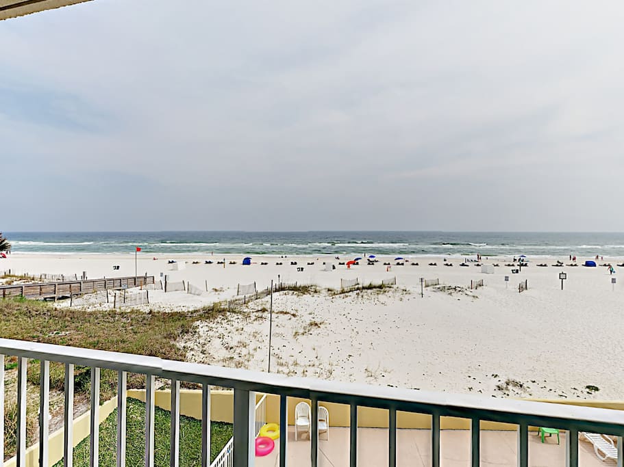 Corner unit with balcony with 180-degree beach views