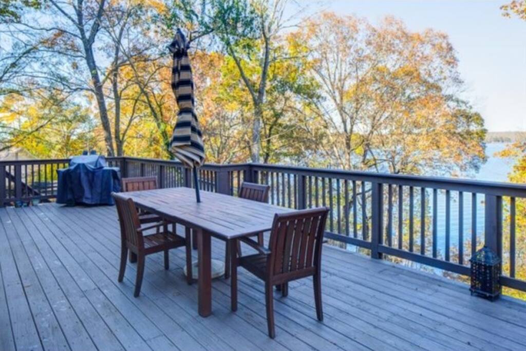 Grill out and enjoy dinner accompanied by some beautiful views