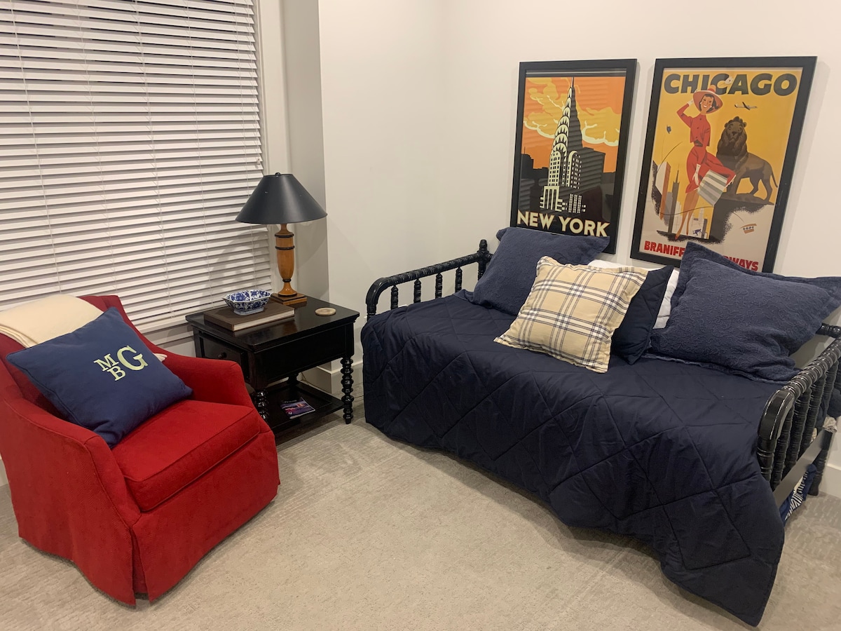 Първи етаж с двойно легло с разтегателен диван 