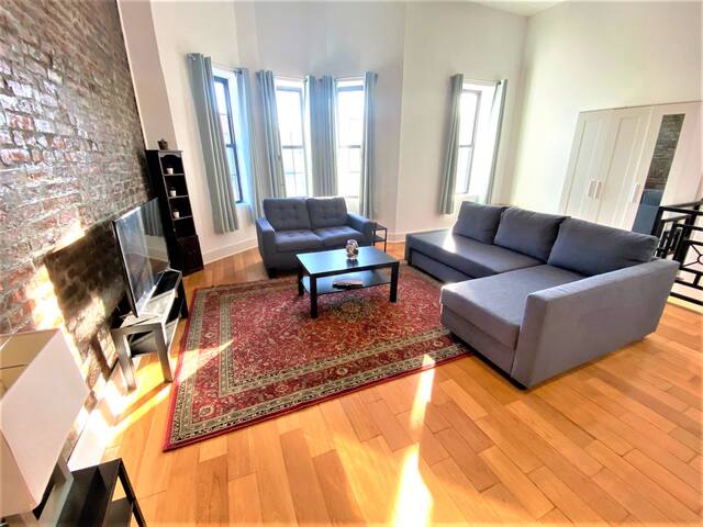 Spacious 6BR, 4 BATH (25 Minutes to Manhattan!)