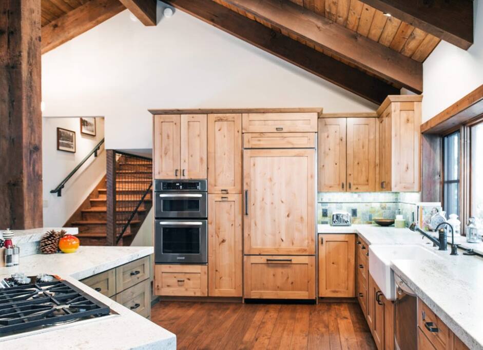 Gourmet Kitchen with high-end appliances, dinnerware for 12 and well stocked cookware.