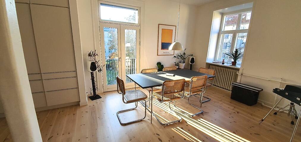 Quiet unique Garden-house in Hip and Lively area gallery image 2