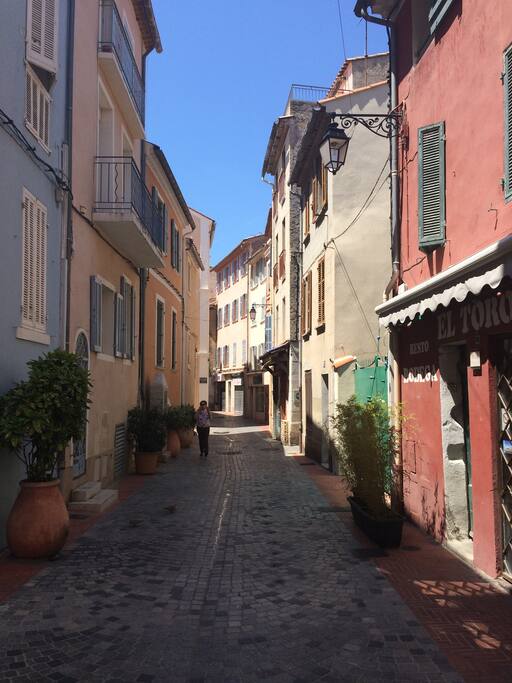 Les maisons de pêcheurs dans les rues piétonnes