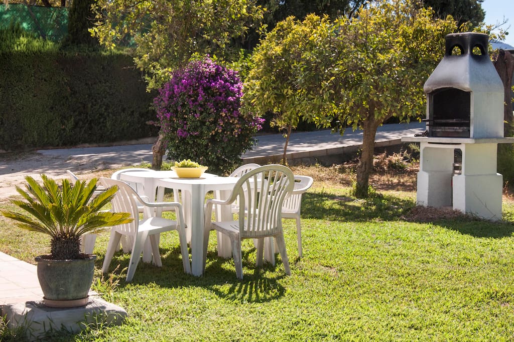 Barbacoa, zona de aparcamiento