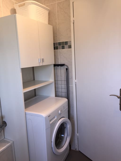 Côté "laundry" machine à laver, séchoir