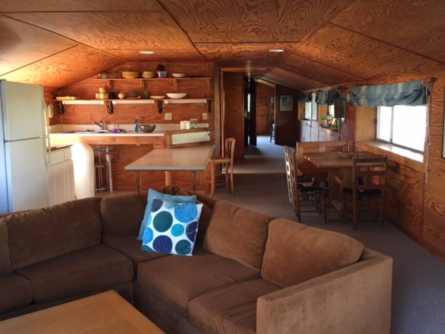 Open floor plan living. Living room, kitchen and dining area flow as one clean, smoke-free space. Lots of natural light, and windows that can be opened to catch the breeze.