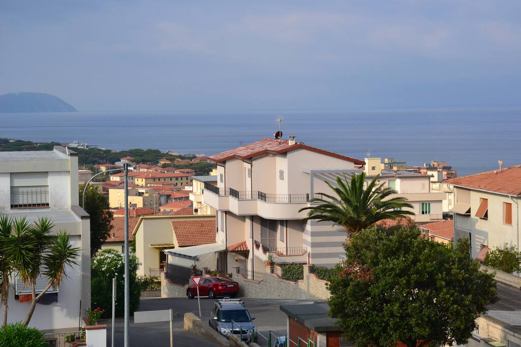appartamento in villa con vista mare