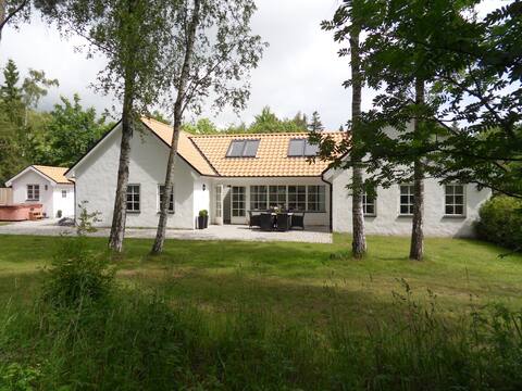 Strandhuset - The Beachhouse, ca 200m to the beach