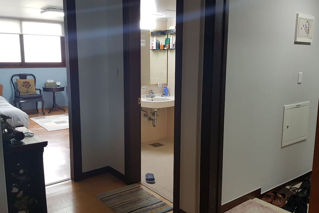 게스트룸과 바로 옆에 위치한 게스트님 전용 화장실