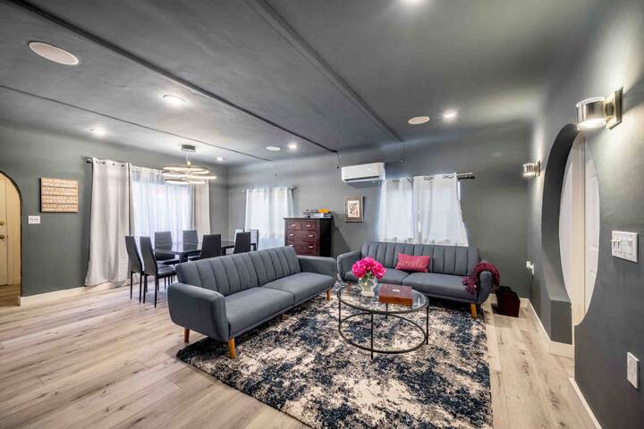 Pool Sleep 10! L.A -Sherman Oaks – Top location! gallery image 4