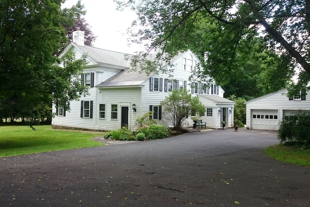 Sprawling Country Estate Houses for Rent in Middle Grove, New York