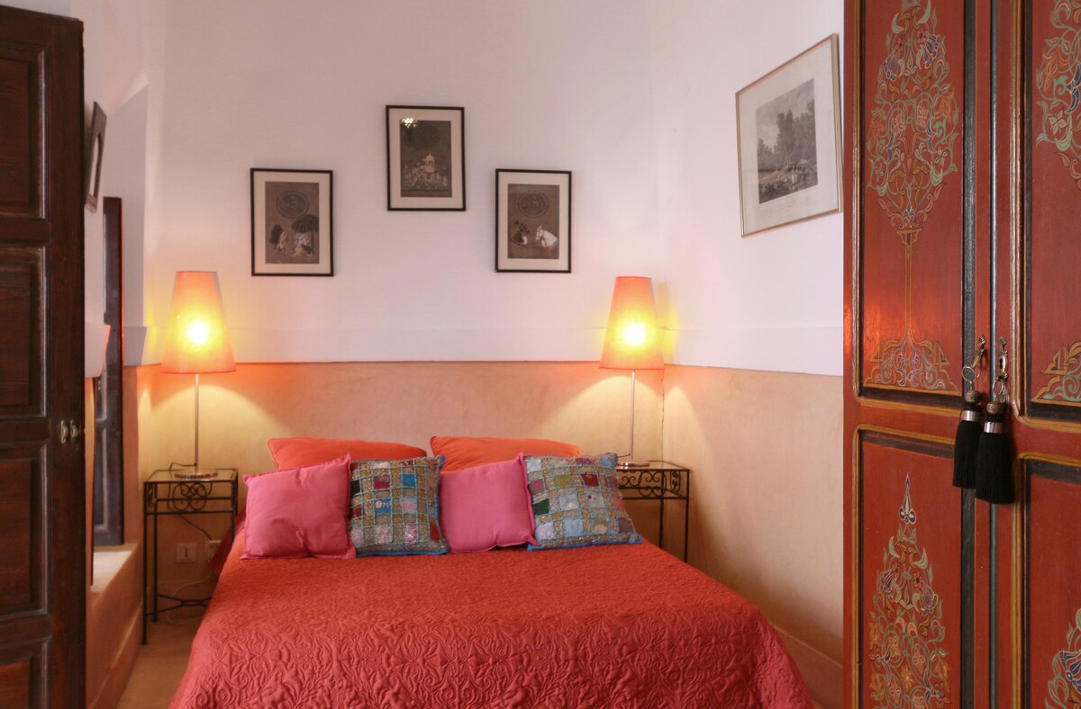  Chumba cha Chérira kilicho na mtaro binafsi! Kiyoyozi. wc na bafu 