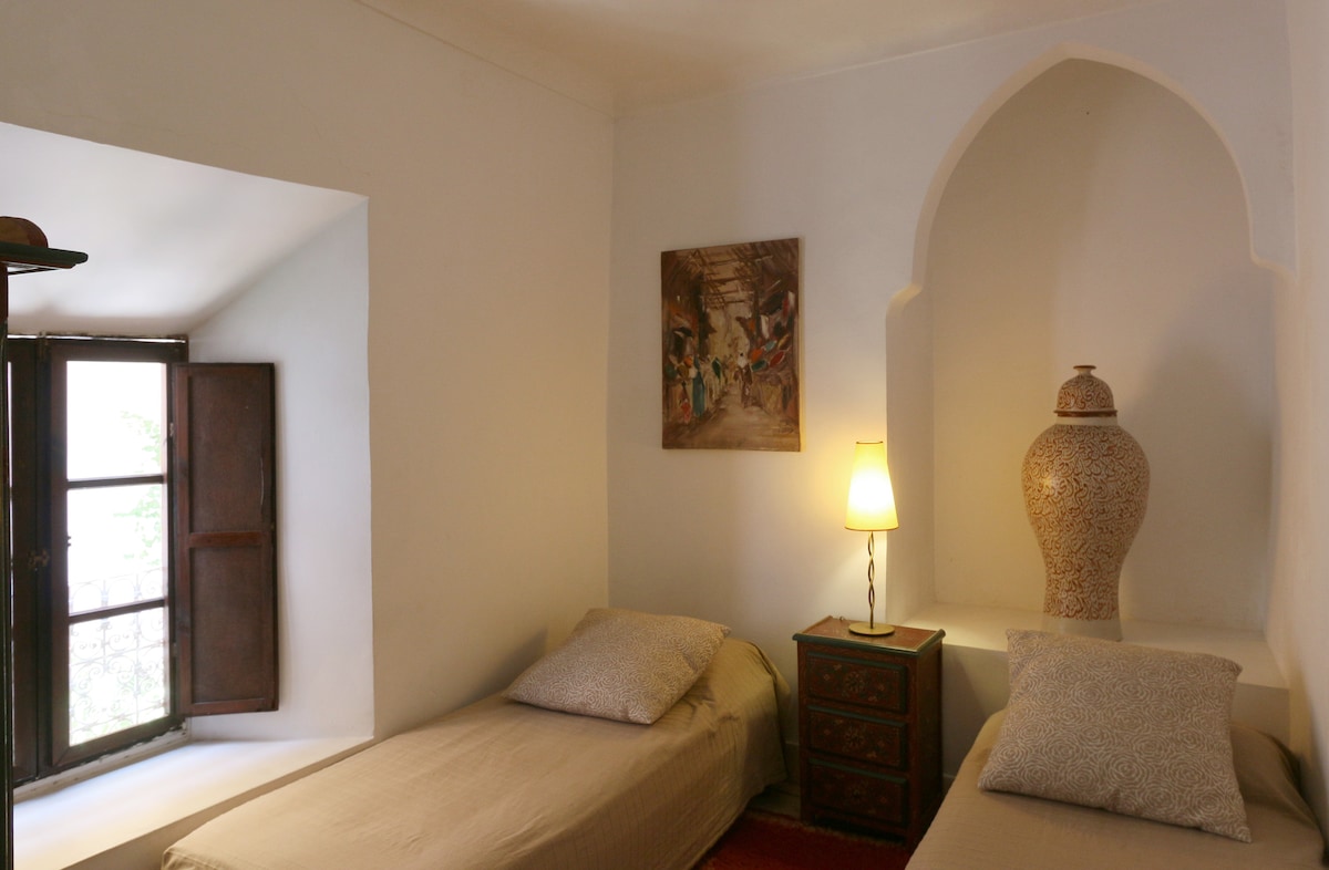 Chumba cha Berber. Vitanda pacha. Bafu .wc 