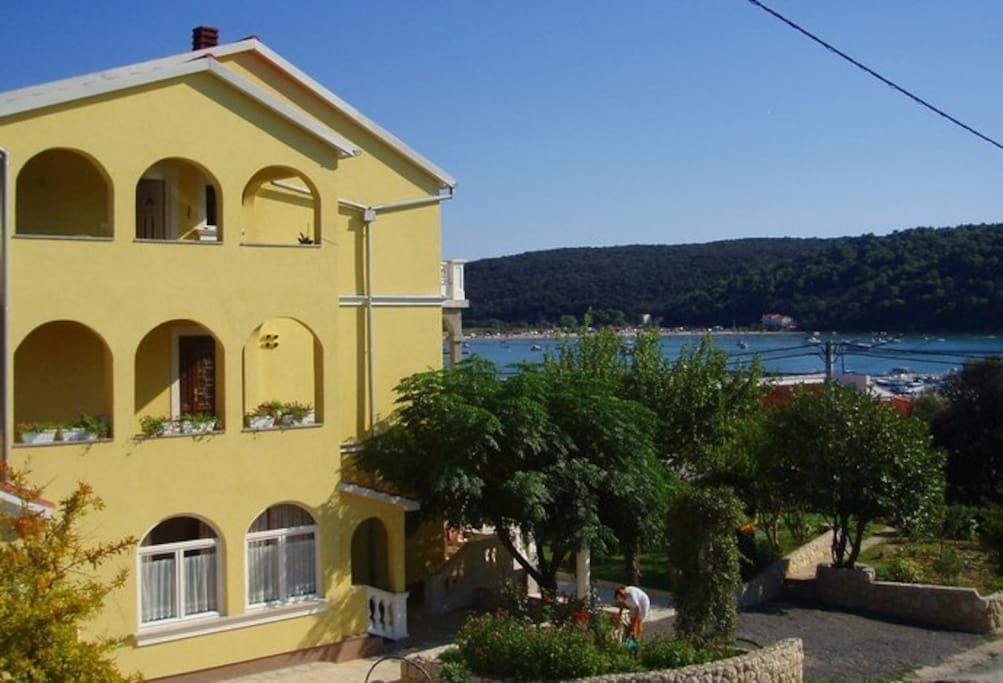 Cosy apartment with a beatufill sea view and sunset