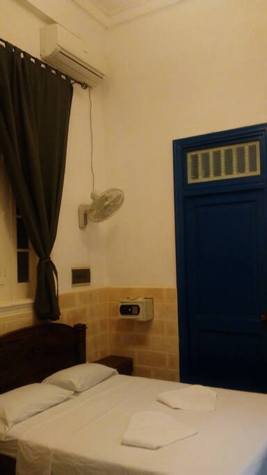 Caja de seguridad en la habitación
