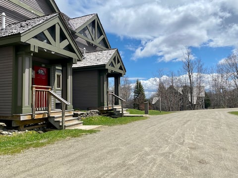 Jay Peak 4 BR ski-in/out townhome