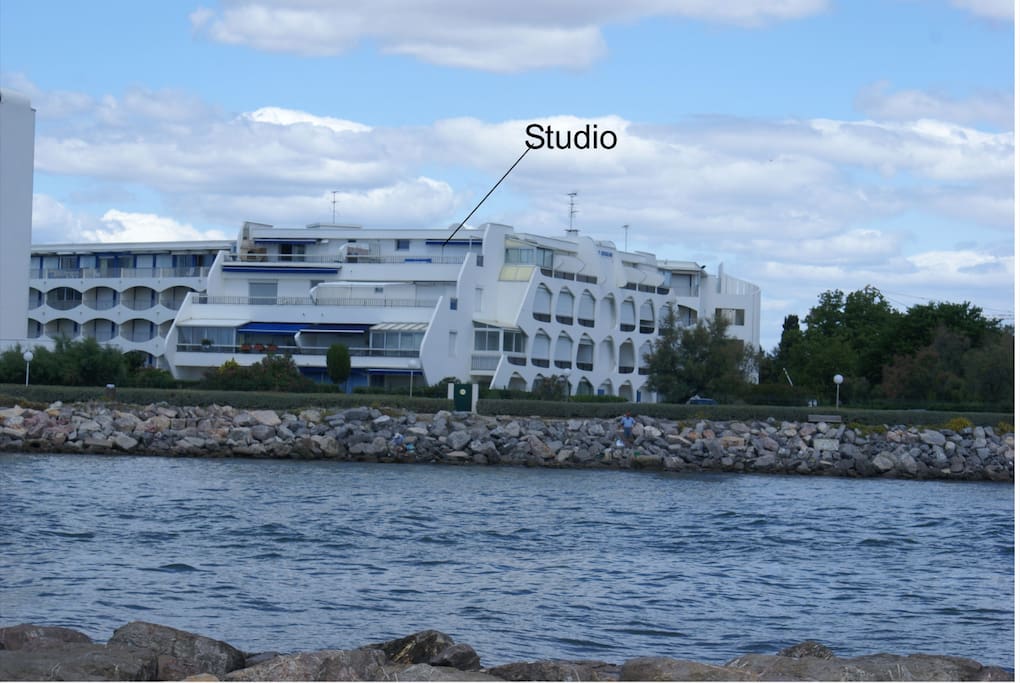 vue générale de l'immeuble,situation du studio