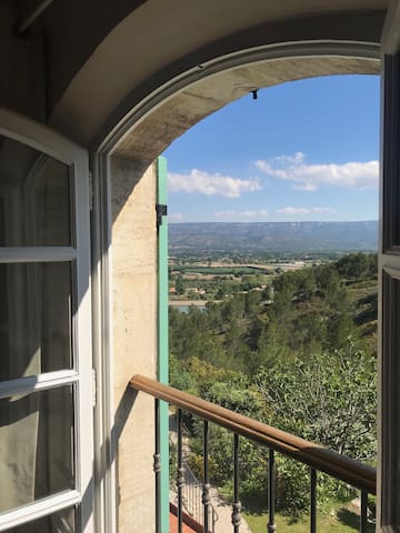 Large Studio with stunning views of The Luberon
