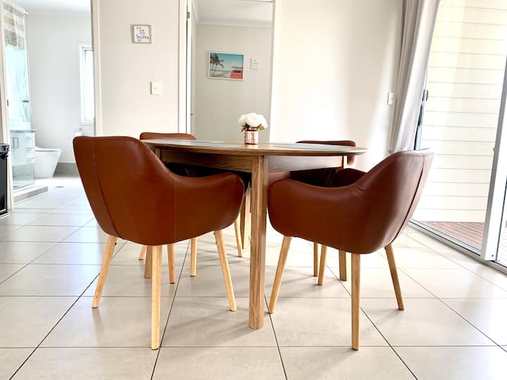 1BR Haven on Seashore, Stroll to Beach/Cafes!