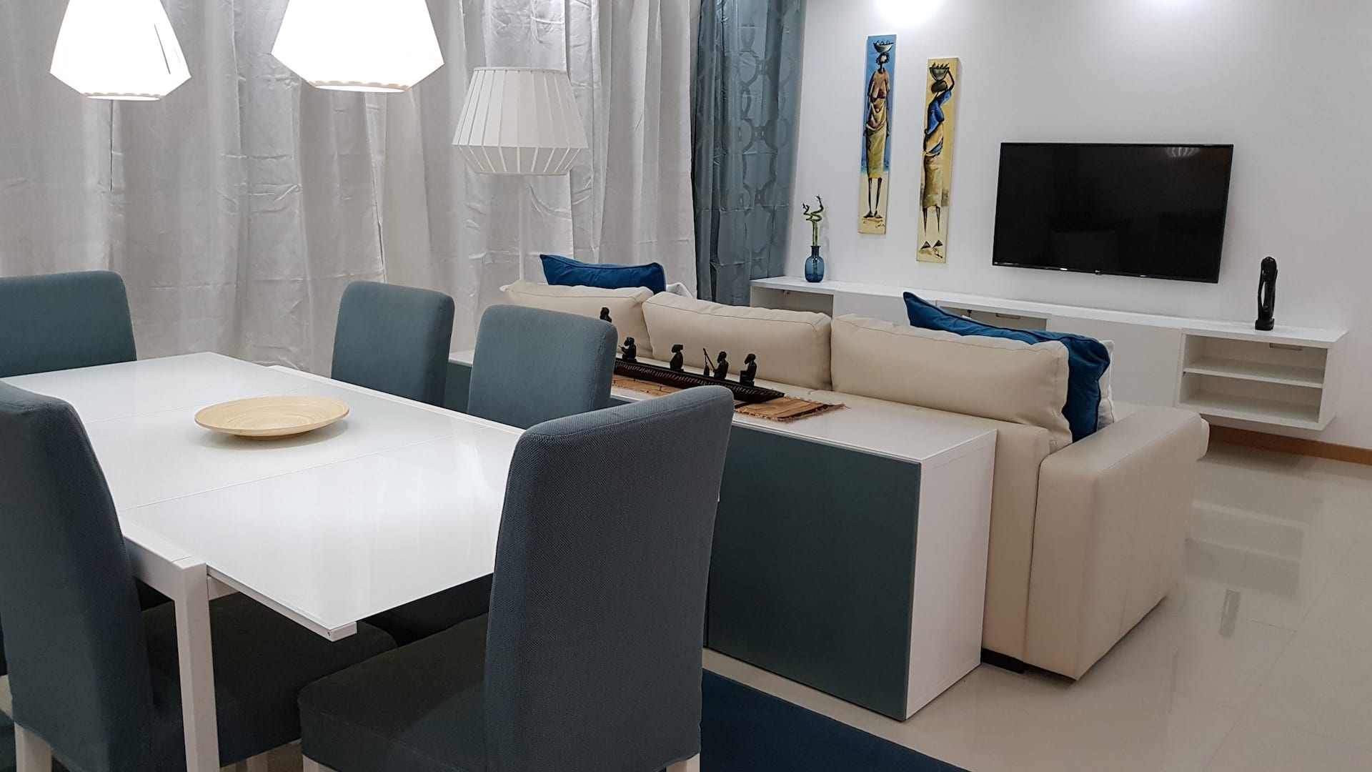 Elegant Modern Blue Apart, 15min Walk to the Beach