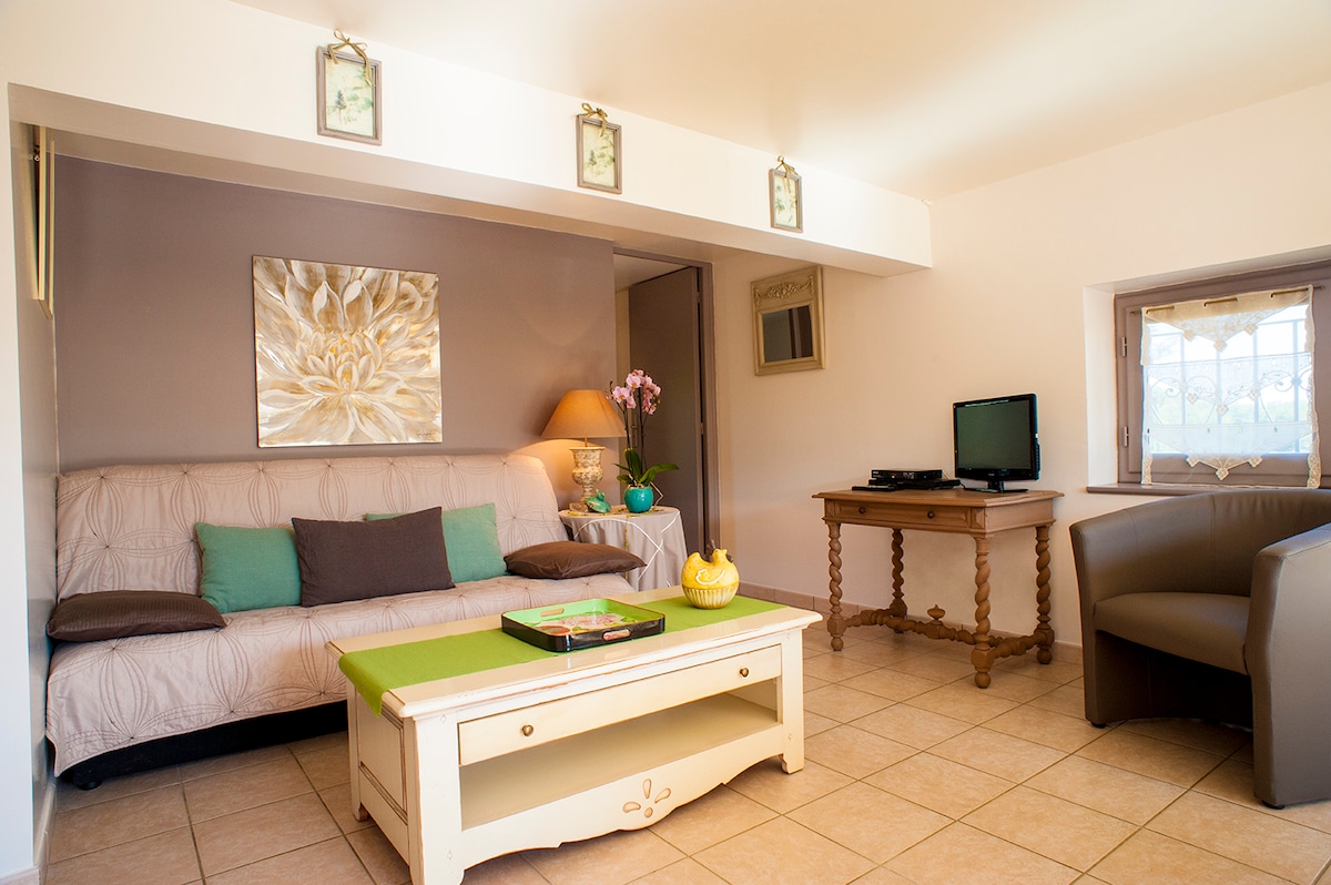 Top Airbnb: Caubesse, charming air-conditioned cottage in Sarlat a Sarlat La Canéda