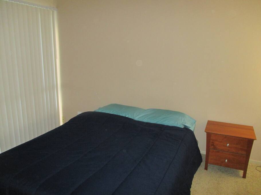 Bedroom - Queen bed