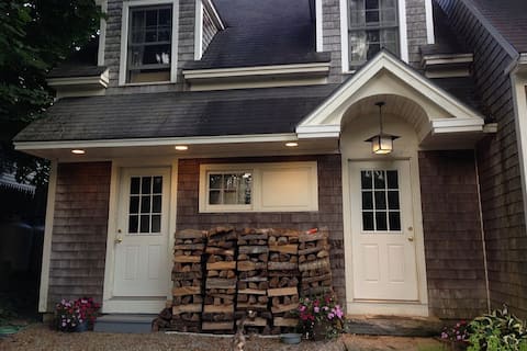 Popular Airbnb listing: Spacious and convenient Rockport village apartment in Camden