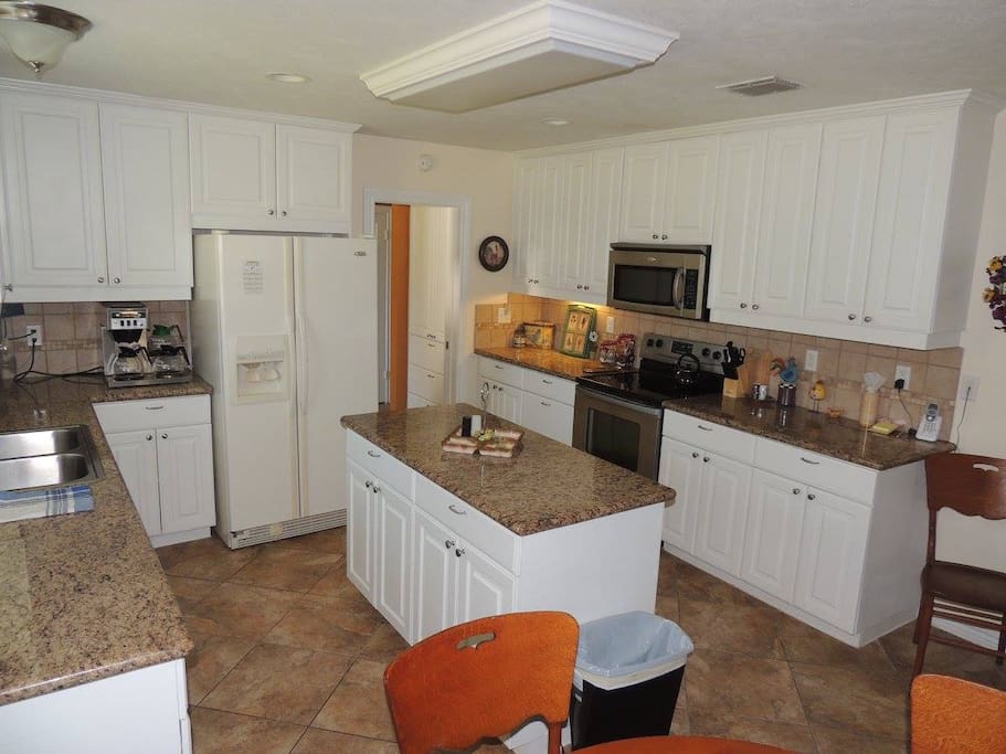 Kitchen island with plenty of room to prep and cook