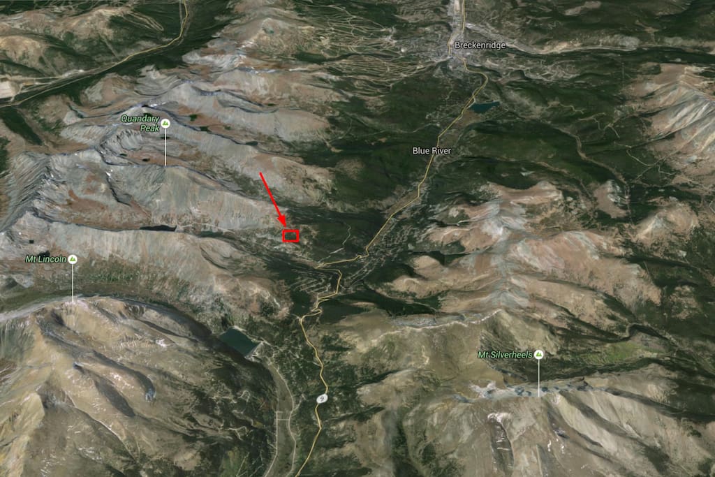 The Cabin is nestled right by Qundary Peak, surrounded by National Forest and 14'ers.