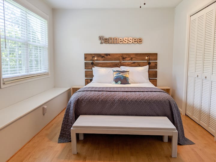 Bedroom 2 - 2nd level queen high-end organic cotton mattress