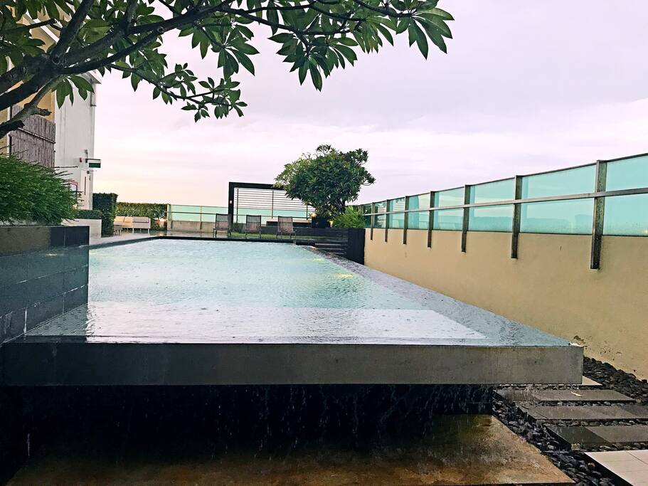 32Fl swim pool 32楼的空中泳池