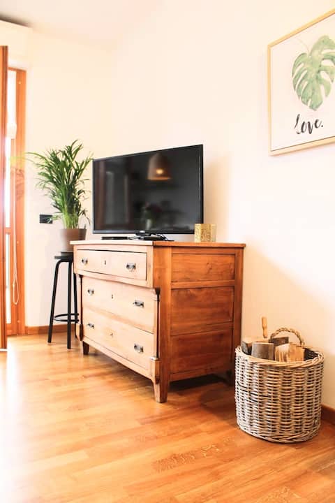 Proprietà Airbnb di successo: Dora's terrace -CIR 013145-CNI-00329 a Menaggio